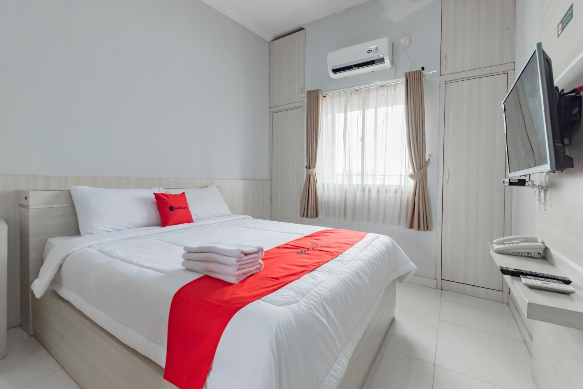 Hotel Reddoorz At Kandaga 80 Near Stadium Arcamanik Bandung